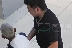 老人徘徊许久后进店理发，店主拒收钱#暖心一幕 （来源@苏格美学唐位 ）视频封面