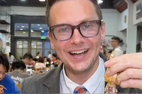 来顺德渔人码头！这边顺德的海鲜按只卖？！#当吃货老外遇上中国美食 #美食家的朋友圈  #省饭课代表集结了   #抖音美好食光视频封面
