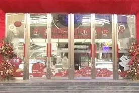 京东响应国家号召率先上线2025 #国补 ,2025年消费品以旧换新国家补贴已经拉开帷幕，#京东 率先承接国家补贴发放工作。其中，湖北、江苏、湖南、上海、吉林、浙江、山东等地的国补活动已在1月1日上线。#京东率先上线2025年国补视频封面