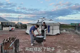 牧区生活有多惬意！大草原上做铁锅炖，这样煮的鱼你喜欢吃吗？视频封面