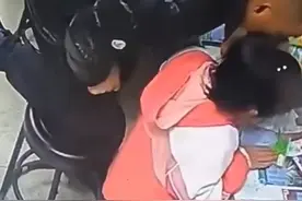 爸爸和女儿买刮刮乐中了25万元！“这闺女太有福气了！”（来源：@@ 建 ）视频封面