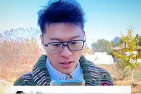 第一次收到校徽这么正式的礼物～～～倍感光荣 同学们你们觉得出餐快重要还是好吃重要？#华北理工大学轻工学院 #学校食堂档口什么最火 #探校食堂 #大学生活日常视频封面