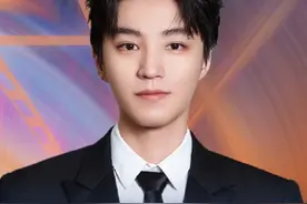 青年演员王俊凯有了新身份 #王俊凯有了新身份  6月30日，2025上合组织国家电影节官宣：青年演员王俊凯担任#2025上合组织国家电影节青年大使 。作为新生代青年代表影人，他在光影中不断突破自我。7月3日至7月7日，和演员王俊凯共赴重庆永川，在科技的光影中，预见未来，共享精彩！（央视新闻）