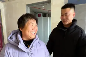 小弟的新房开始装修了，让我带着盼盼和老妈去看看。老妈激动之余感慨万分：做梦也没想到，在城里也有家了。看到父母满脸的开心和期待，我想，这就是努力的意义吧！视频封面