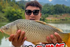 煎饼摊夫妇借我半壶面糊，我钓大鱼还给他们 #2024dou来钓鱼   #双十一的快乐是运动给的   #dou是钓鱼人   #原来钓鱼才是抖音运动顶流视频封面