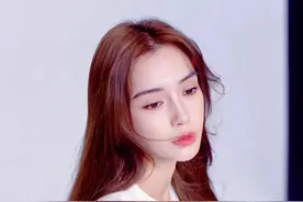 科技脸自然脸差距能有多大，当35岁杨颖和32岁叶柯同框，谁最耐看一目了然#黄晓明 #叶柯 #杨颖 #叶柯angelababy同框照