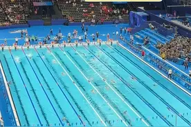 #2024巴黎奥运会进行时  巴黎留学生带您亲赴赛场，看中国游泳队勇破亚洲纪录！#留学生眼中的巴黎奥运会  #2024巴黎奥运会视频封面