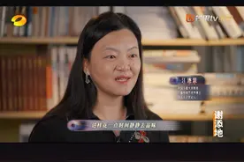 #声生不息大湾区季先导篇 港乐有着独特、细腻的表达，像一首诗能走进大家的内心，以婉转的旋律和富有内涵的歌词，触及听众心灵。容祖儿眼中，港乐像深夜约你出来喝酒谈心的好友。#声生不息 #声生不息大湾区季 11月29日起湖南卫视、芒果TV、澳视澳门播出，12月14日起TVB播出。视频封面