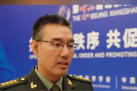 “共护国际秩序 共促和平发展”，国防部长董军出席北京香山论坛并作主旨发言，国防大学教授张弛提两点感悟：以史为鉴、共创未来，和平发展、携手共进#海峡新干线 #北京香山论坛 #解放军