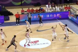 中国男篮VS关岛第四节！全场球迷力挺王岚钦！登场连得五分视频封面
