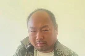 丹东市寻亲：中年男子被救助，自述叫冯奇才，河南省新乡市人，高1米75，穿迷彩大衣图片