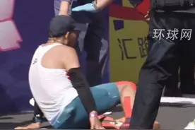 马拉松精神于无锡得到诠释！即使体力不支仍然爬向终点，即使摔到满脸鲜血仍不放弃，致敬每一位跑者！视频封面