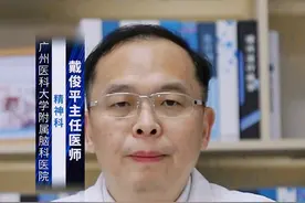 度洛西汀副作用有哪些？ #涨知识 度洛西汀主要具有抗抑郁、抗焦虑的作用，在使用过程中有些患者可能会出现副作用，其副作用有以下几种：
1、胃肠道反应：是最常见的副作用，表现为口干、恶心、呕吐、食欲不振等相关的胃肠道不适，胃肠道反应的发生率＞5%；
2、神经系统副作用：部分患者用药后会出现头晕、头痛、失眠的情况，在用药初期比较常见，随着用药时间延长，神经系统的副作用会逐渐得到改善；
3、肝脏损伤：个别患者会出现转氨酶升高；
4、影响男性性功能：表现为性功能障碍。
如果患者长期使用度洛西汀，不能突然停用，否则可能会出现停药综合征，表现为神经系统不适、胃肠道反应以及其它不适症状。用药期间应该密切观察自身变化，一旦出现副作用，最好及时去医院寻求专业医生的帮助。#硬核健康科普dou来说 @创作灵感小助手视频封面