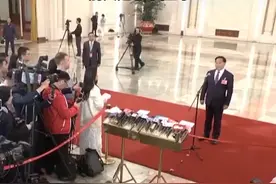 农业农村部部长韩俊：作为14亿人口国家必须靠自己养活自己，别人是靠不住的#2025全国两会#部长通道视频封面
