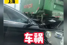 浦东临港通往市区主干道被堵，市民称渣土车占用四车道通行，渣土车队：手续齐全 合理合规。#两港公路 #堵车 #渣土车视频封面
