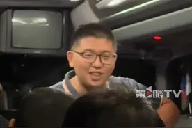 纵有万里归途，祖国接你回家！6月19日，#中国公民乘大巴从伊朗撤离至阿塞拜疆  ，使馆工作人员一番话让人安心：大家平安到达，我们就算没白忙活！