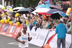 #2025清远马拉松 首位冠军诞生！来自肯尼亚的NJOROGE GEORGE NJOROGE GEORGE WAIYAKI获得半马男子冠军！打破了赛会记录！#清远马拉松 #2025清远马拉松 
@抖音短视频 @抖音能量站 @DOU+小助手 @抖音创作小助手视频封面