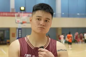 陈小龙率队再战厂BA，内线补强的汽车工程今年能走多远？@小皓哥看球视频封面