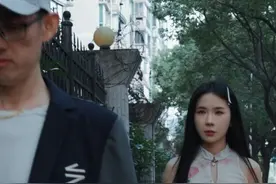 新的诈骗手法，捡到遗失的黄金首饰，不赔钱就违法！ #悬疑 #万万没想到 #内容过于真实 #反诈 #防诈骗视频封面