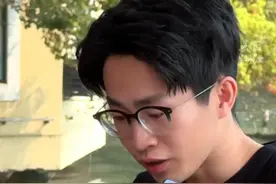 #何同学为来杭的库克送上土味情话  “希望你能记住这个美好的午后！”（画面来源：老师好我叫何同学）#夸克 #杭州 #西湖视频封面