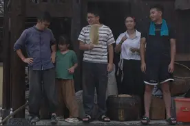 这里有爸妈的青春，有我的童年时光，祖辈的丰收景象需要延续， 所以我坚守在了故乡。#从100个笑容看丰收中国 #抖音美好丰收节 #中国农民丰收节 #抖音新农人 #美好丰收看贵州