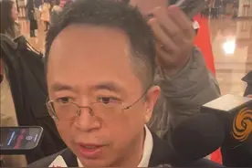 两会现场｜全国政协委员周鸿祎：不会只有一款超级AI应用，2025年应是AI应用之年视频封面