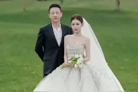 汪小菲马筱梅今日大婚，两人身着中式秀禾现身！张兰赞许儿媳马筱梅：“难为你因为爱他一次次被卷入风暴，这场婚礼是我们家族凤凰涅槃的起点”，S妈深夜发文世上只有妈妈好视频封面