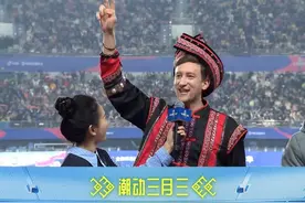 和平大使埃文凯尔惊喜现身#抖音足球嘉年华广西站 ，并为米卢送上壮锦特色大象玩偶，亲切表示 #抖音足球嘉年华 就像文化世界杯，这个盛事让更多人爱上中国，爱上这里！视频封面