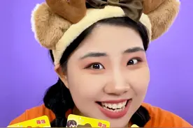 什么？！吃完就能立马背诵《唐诗三百首》？我真的会相信！！！ #好吃又好玩的糖果 #零食测评 #儿童益智 #糯米纸 #奇葩美食