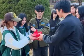 在韩国抓十个人送神秘礼物！ 