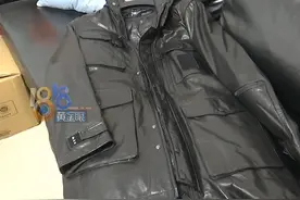 马先生在电商平台开皮衣店，有顾客投诉他家衣服材质不符，被平台罚了三千多块钱，他不认可这个处罚，因为他说自己卖的衣服确实是牛皮做的#浙江dou知道 #皮衣 #牛皮 #皮革 #真皮皮衣视频封面