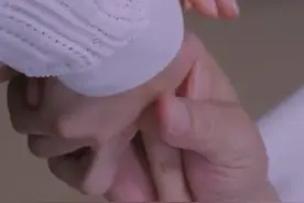 3月27日（报道）弟弟病逝后，哥哥辗转找到弟弟离异后23年未联系的女儿，赴郑州交还2套房及存款！据了解，弟弟的前妻多年前离世，女儿由姨妈抚养长大，目前是一名大四学生（湖北日报）视频封面