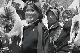 1951年西藏和平解放，政教合一与农奴制统治下的藏族人民解放视频封面