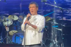 总有人漂洋过海为你而来！6月13日，山东济南，#李宗盛演唱会 ，开口就是全场大合唱。多少人是通过这首《#漂洋过海来看你 》认识他的？