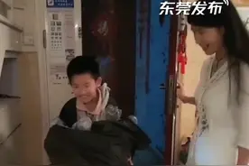 东莞10岁男孩运动会上捡一大袋瓶子抱回家，妈妈：他想攒钱去帮助需要帮助的人#教育 #正能量 #价值观视频封面