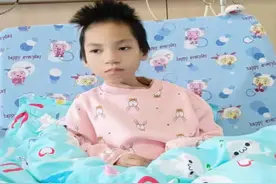 赣州寻亲：6岁女童被救助，发现时被放置在蓝色婴儿车内，盖白棕色毯子图片