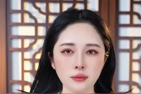 小米汽车高速燃爆，智能驾驶再惹争议 #小米su7碰撞爆燃致3死 #小米 #智能驾驶 #小月说 #抖音热评视频封面