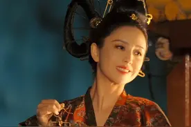 佟丽娅寻美洛阳，盛赞龙门石窟夜游！#佟丽娅夜游龙门石窟 #泼天的流量来洛阳了  #佟丽娅与洛阳的适配度 #龙门石窟 #洛阳旅游视频封面