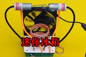 小伙利用铜管和气泵制作了一台快速制冷的迷你冰箱，太有创意了视频封面