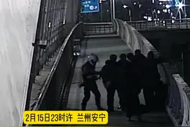 双手紧握 救回一颗坠落的心 #热点 #紧张时刻 #救援视频封面