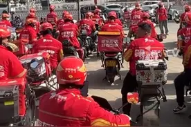 #京东未来三个月将招聘10万名全职骑手，全部缴纳五险一金且所有费用都由公司承担，平均缴纳2000元左右五险一金。考虑到新人需要熟悉过程，入职前3个月保底工资至少5000元。#媒体精选计划