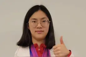 天才少女！8月23日（发布），年仅15岁的独臂女孩朱慧出征巴黎残奥会，她是本次出征的中国军团里最年轻的选手，将参与6项游泳项目。#独臂女孩 #巴黎残奥会 #天才少女视频封面