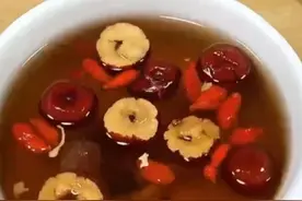 痛经喝红糖水真的有用吗?医生:经期“救星”是肉蛋和牛奶 #痛经女孩视频封面