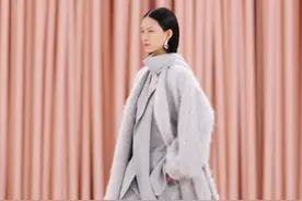 质地张力 | THE VOICE OF NATURE 「自然，质地有声」
AUM 2024 FASHION SHOW
松弛又克制的干净轮廓间，寻获舒适自我状态      
#AUM噢姆#自然质地有声#AUM2024年度大秀#秀场#冬季显瘦穿搭公式视频封面