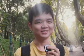 这是我听过最真诚的回答！“选人工智能就是为了赚钱～” #2024开学季 #内容过于真实 #华中科技大学 #阳光男孩视频封面