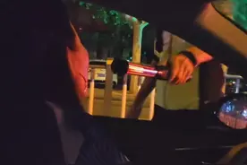 女子开车遇查酒驾，刚要吹气就见交警撒腿向后跑去 #查酒驾视频封面