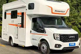 30万不到就能买到大额头C型房车，这你敢信？#上海房车展 #房车展 #房车