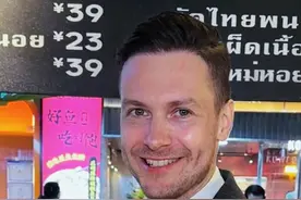 俄罗斯人带筷子吃遍北京！！第二顿…吃到了一个很便宜的特色菜～#老外在中国 #外国人吃中国美食 #沸腾吧老外视频封面