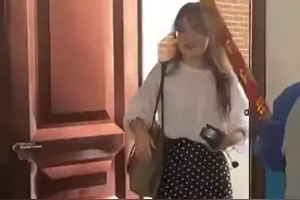 6月15日江西抚州，学生送老师毕业惊喜，结果礼花没拉开，果断把老师推出去重来一遍视频封面