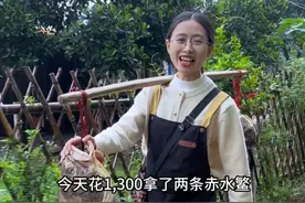 今天带着两只60斤的赤水鳘去摆摊。 虽然是下雨天，也阻拦不了大家对美食的追求。大家兴高采烈的带一块回家水煮，农村生活欢乐多#我的乡村生活 #新农人计划2024视频封面